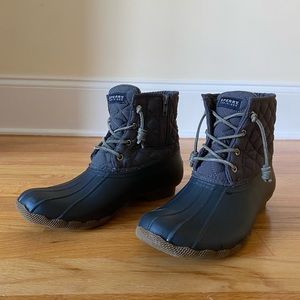 Sperry Saltwater Quilted Duck Boots in Gray🦆